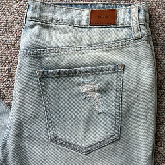 Women's BDG Distressed Slim Fit Boyfriend Jeans Size 29W Measures 35x27 - Picture 3 of 6